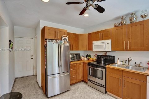 House in Miami, Florida 3 bedrooms, 143.26 sq.m. № 1947098 - photo 7