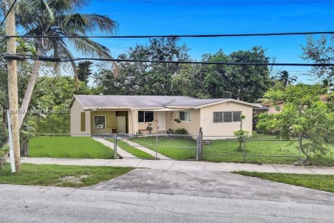 House in Miami, Florida 3 bedrooms, 143.26 sq.m. № 1947098 - photo 13