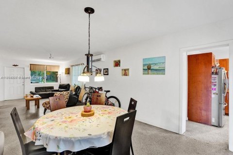 House in Miami, Florida 3 bedrooms, 143.26 sq.m. № 1947098 - photo 5