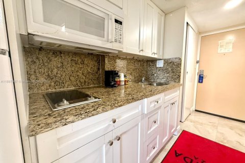 Copropriété à vendre à Sunny Isles Beach, Floride: 39.02 m2 № 1949696 - photo 4