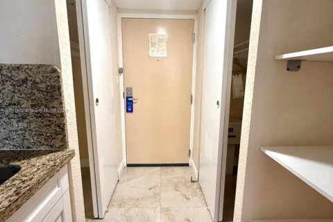 Copropriété à vendre à Sunny Isles Beach, Floride: 39.02 m2 № 1949696 - photo 17