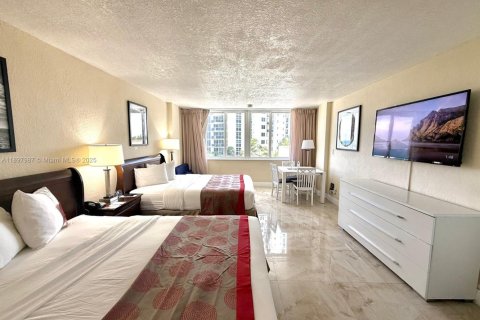 Studio à Condo à Sunny Isles Beach, Floride  № 1949696