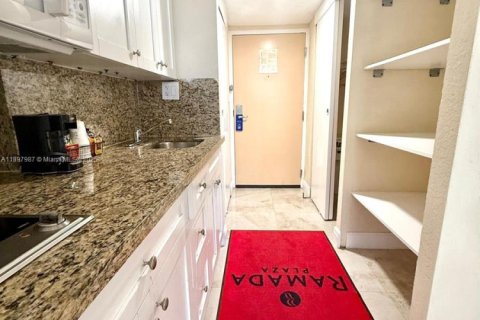 Copropriété à vendre à Sunny Isles Beach, Floride: 39.02 m2 № 1949696 - photo 9