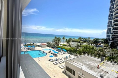 Copropriété à vendre à Sunny Isles Beach, Floride: 39.02 m2 № 1949696 - photo 3