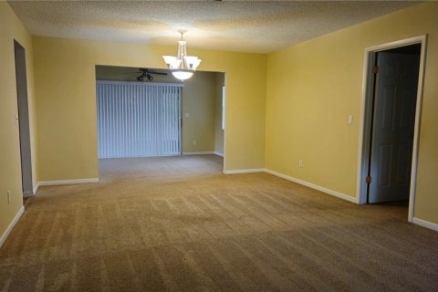 Casa en alquiler en Spring Hill, Florida, 2 dormitorios, 122.17 m2 № 1812571 - foto 2