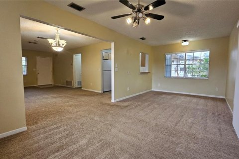 Casa en alquiler en Spring Hill, Florida, 2 dormitorios, 122.17 m2 № 1812571 - foto 9