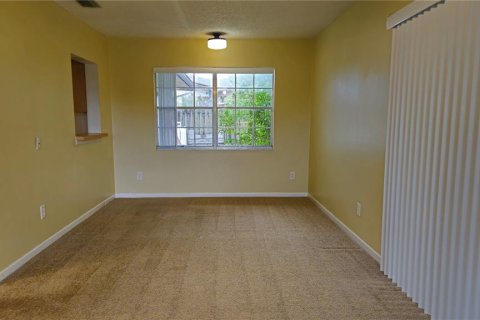 Casa en alquiler en Spring Hill, Florida, 2 dormitorios, 122.17 m2 № 1812571 - foto 4