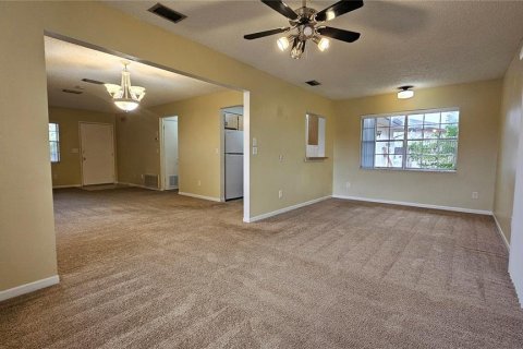 Casa en alquiler en Spring Hill, Florida, 2 dormitorios, 122.17 m2 № 1812571 - foto 10