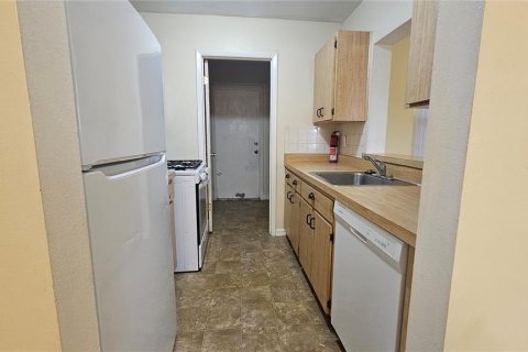 Casa en alquiler en Spring Hill, Florida, 2 dormitorios, 122.17 m2 № 1812571 - foto 11