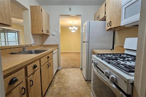 Casa en alquiler en Spring Hill, Florida, 2 dormitorios, 122.17 m2 № 1812571 - foto 13