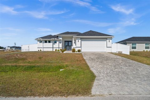 Casa en Cape Coral, Florida 3 dormitorios, 170.94 m2 № 2030626