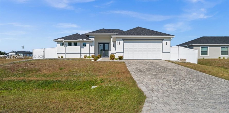 Casa en Cape Coral, Florida 3 dormitorios, 170.94 m2 № 2030626
