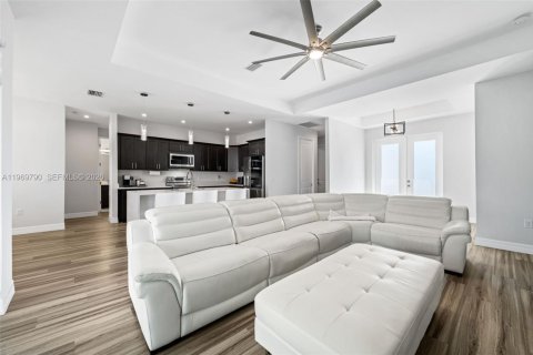 Casa en venta en Cape Coral, Florida, 3 dormitorios, 170.94 m2 № 2030626 - foto 5