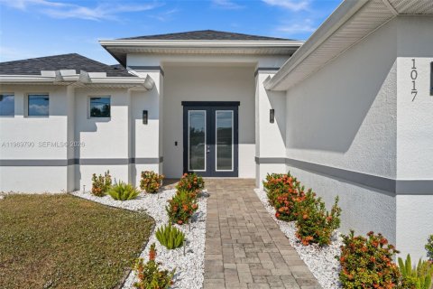 Casa en venta en Cape Coral, Florida, 3 dormitorios, 170.94 m2 № 2030626 - foto 2