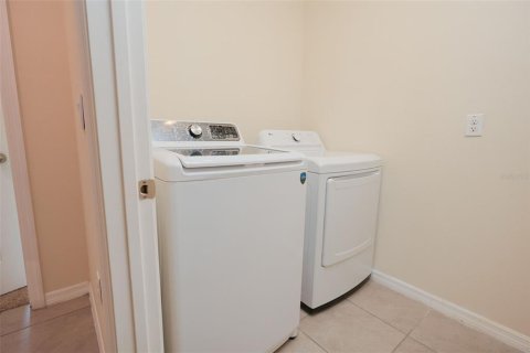 House in Kissimmee, Florida 4 bedrooms, 173.91 sq.m. № 2111898 - photo 12