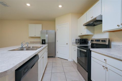 House in Kissimmee, Florida 4 bedrooms, 173.91 sq.m. № 2111898 - photo 4