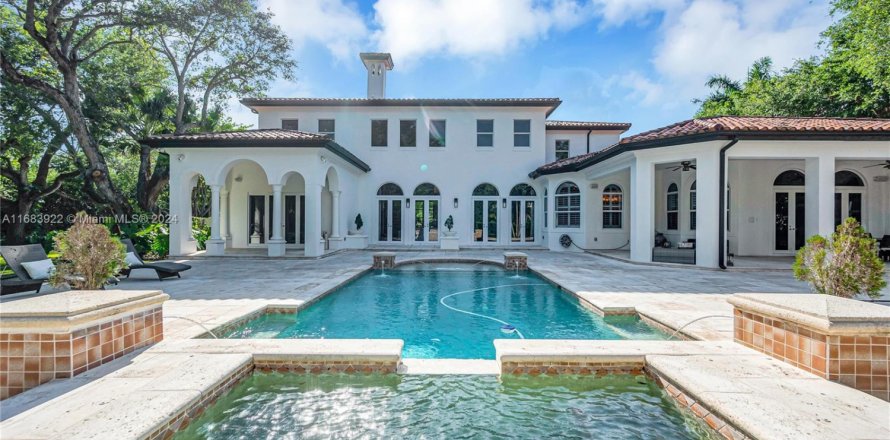 Villa ou maison à Pinecrest, Floride 8 chambres, 634.15 m2 № 1929507
