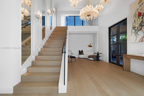 House in Miami Beach, Florida 7 bedrooms, 714.42 sq.m. № 1945058 - photo 16