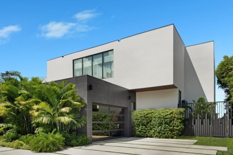 House in Miami Beach, Florida 7 bedrooms, 714.42 sq.m. № 1945058 - photo 26