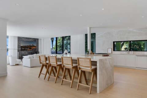 House in Miami Beach, Florida 7 bedrooms, 714.42 sq.m. № 1945058 - photo 11