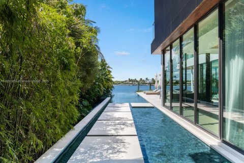 House in Miami Beach, Florida 7 bedrooms, 714.42 sq.m. № 1945058 - photo 15