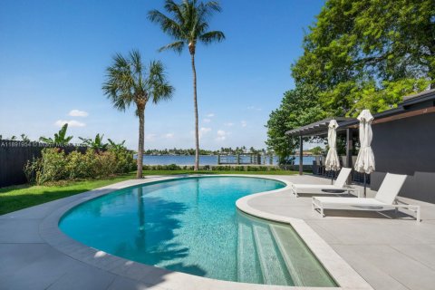 House in Miami Beach, Florida 7 bedrooms, 714.42 sq.m. № 1945058 - photo 28