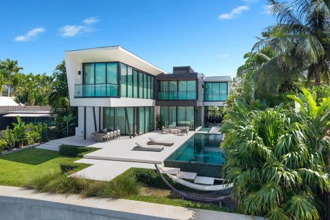 House in Miami Beach, Florida 7 bedrooms, 714.42 sq.m. № 1945058 - photo 1