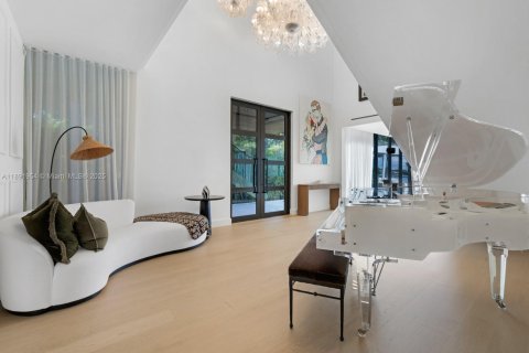 House in Miami Beach, Florida 7 bedrooms, 714.42 sq.m. № 1945058 - photo 4