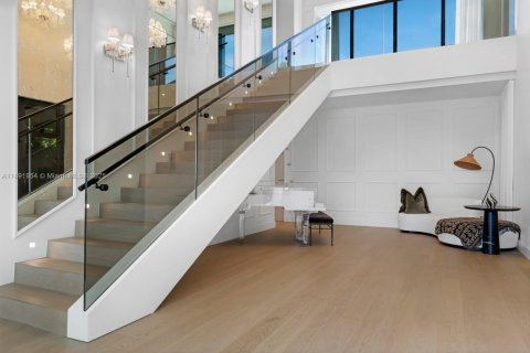 House in Miami Beach, Florida 7 bedrooms, 714.42 sq.m. № 1945058 - photo 24