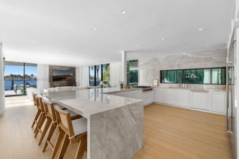 House in Miami Beach, Florida 7 bedrooms, 714.42 sq.m. № 1945058 - photo 8