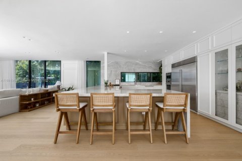 House in Miami Beach, Florida 7 bedrooms, 714.42 sq.m. № 1945058 - photo 10