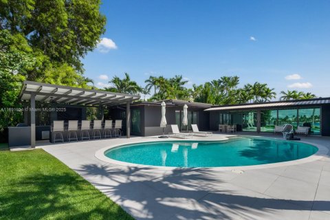 House in Miami Beach, Florida 7 bedrooms, 714.42 sq.m. № 1945058 - photo 29