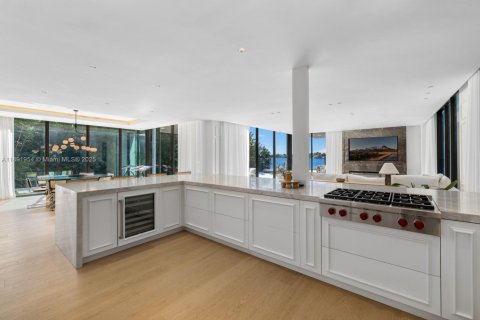 House in Miami Beach, Florida 7 bedrooms, 714.42 sq.m. № 1945058 - photo 9