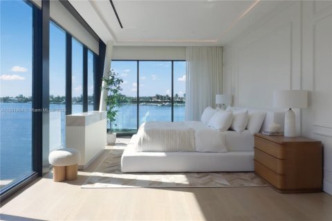 House in Miami Beach, Florida 7 bedrooms, 714.42 sq.m. № 1945058 - photo 20