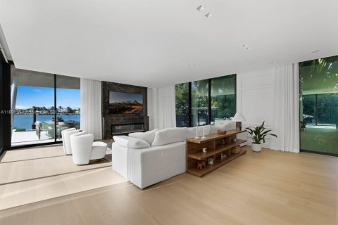 House in Miami Beach, Florida 7 bedrooms, 714.42 sq.m. № 1945058 - photo 12