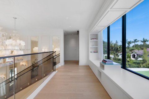 House in Miami Beach, Florida 7 bedrooms, 714.42 sq.m. № 1945058 - photo 17