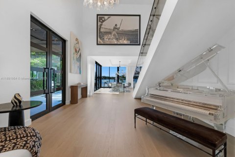 House in Miami Beach, Florida 7 bedrooms, 714.42 sq.m. № 1945058 - photo 5