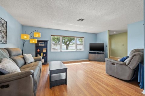 House in Seminole, Florida 3 bedrooms, 155.52 sq.m. № 1773781 - photo 5