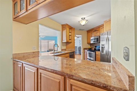 House in Seminole, Florida 3 bedrooms, 155.52 sq.m. № 1773781 - photo 12