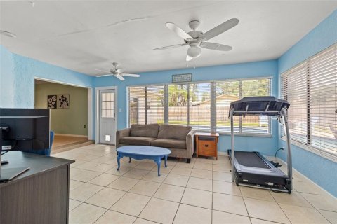 House in Seminole, Florida 3 bedrooms, 155.52 sq.m. № 1773781 - photo 8