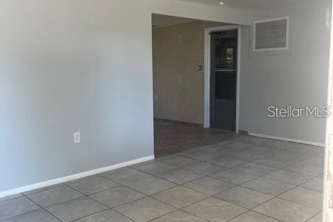 Villa ou maison à louer à New Port Richey, Floride: 3 chambres, 75.81 m2 № 2389249 - photo 2