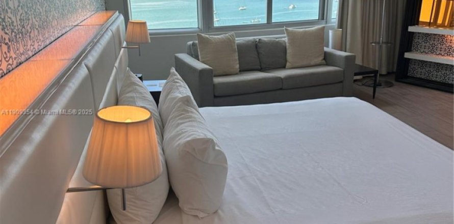 Кондоминиум с 1 спальней в Майами-Бич, Флорида № 1964997