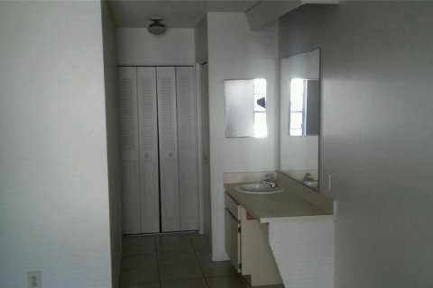 Apartamento en alquiler en Oldsmar, Florida, 2 dormitorios, 74.32 m2 № 1906445 - foto 5