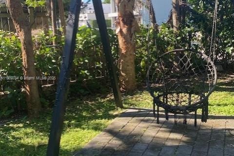 Villa ou maison à vendre à Miami, Floride: 4 chambres № 1954915 - photo 19