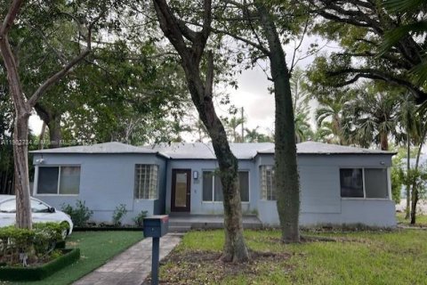 Villa ou maison à vendre à Miami, Floride: 4 chambres № 1954915 - photo 17