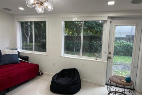 Villa ou maison à vendre à Miami, Floride: 4 chambres № 1954915 - photo 20