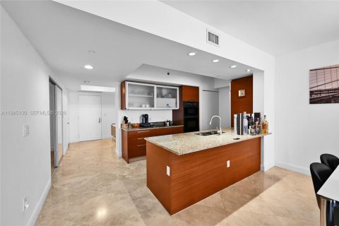 Condo in Hallandale Beach, Florida, 3 bedrooms  № 2053039 - photo 16