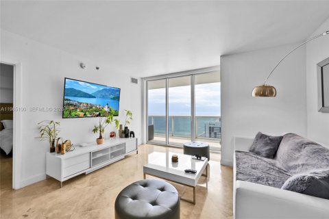 Condo in Hallandale Beach, Florida, 3 bedrooms  № 2053039 - photo 7