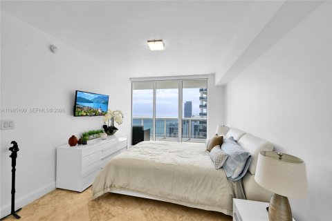 Condo in Hallandale Beach, Florida, 3 bedrooms  № 2053039 - photo 20