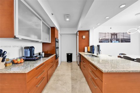 Condo in Hallandale Beach, Florida, 3 bedrooms  № 2053039 - photo 14